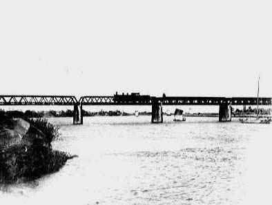 明治末期の常磐線の鉄橋。写真