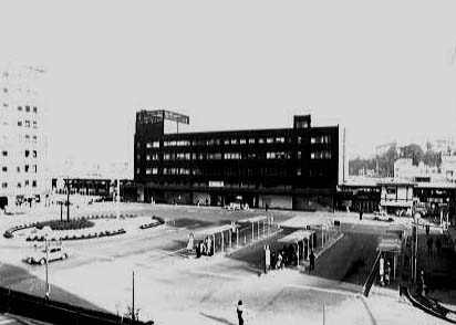 昭和46年に新駅舎が完成。新しくなった松戸駅西口