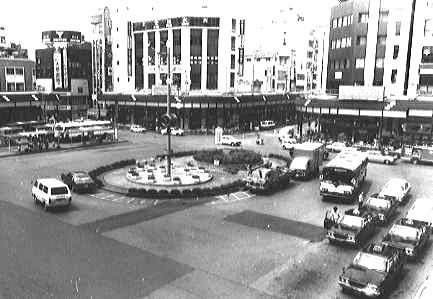 昭和48年、駅舎側から見た松戸駅西口