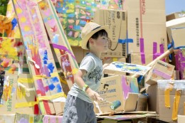 ペイントする子ども