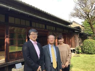 齊藤館長と小宮会長と酒井さんの写真