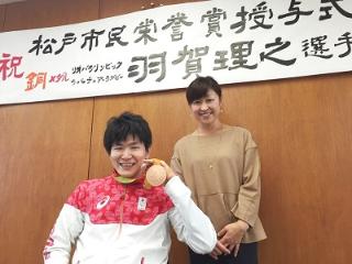 羽賀選手とDJ酒井さんの写真