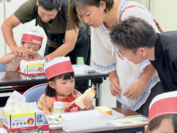 サンドイッチ作成中