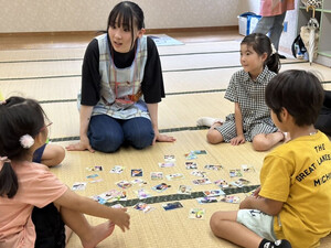 かるた体験の様子