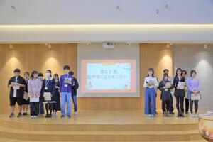 活動報告の様子