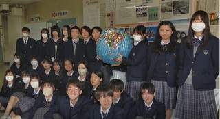 平和の鶴の地球儀