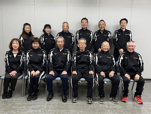 スポーツ推進委員役員と各地区理事の集合写真