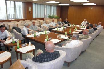 町会・自治会と市のパートナーシップ検討委員会　第2回会議の様子