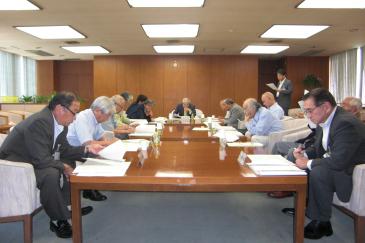 パートナーシップ検討委員会第4回会議の様子