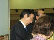 協議会委員による会場での質疑の様子