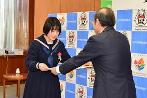 亀井さん受賞の様子