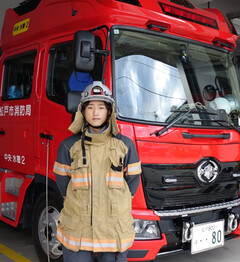 卒業生の長谷川さんの写真