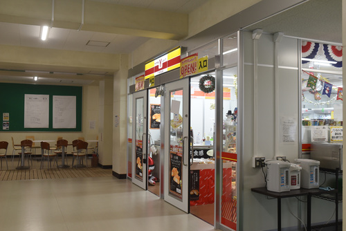 市立松戸高校にあるコンビニの画像