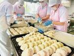 小学校給食　 セルフコロッケバーガーの写真3