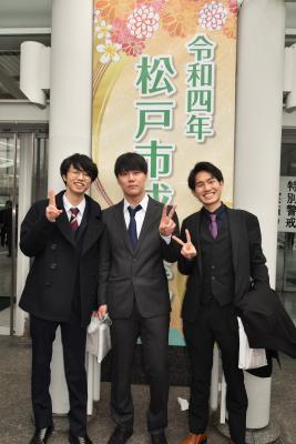 新成人男性3人組の写真