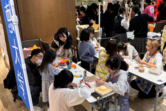 聖徳大学教育学部児童学課のブースの様子