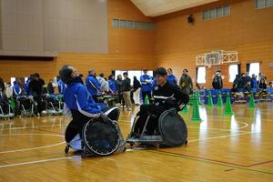 車いすラグビーのタックル