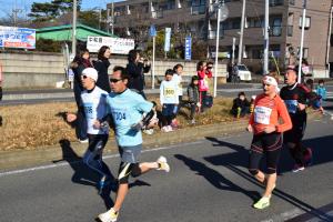 七草マラソンで松戸を競歩で進むステフさん