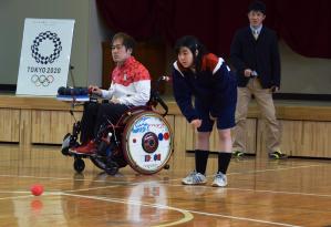 左から見た試合の画像