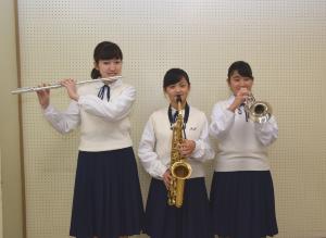 副部長・古賀　梨名さんと部長・坂田　真彩さんと副部長・上田　茉依さんの写真3