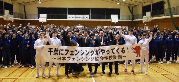イベントに参加された皆さんと松戸市立第三中学校の生徒さんたち