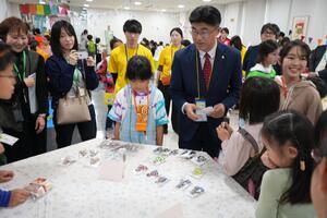 ハンドメイドショップと市長