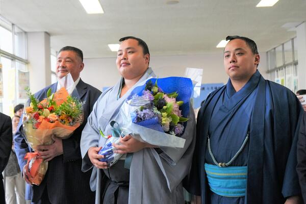 佐渡ケ嶽部屋師匠・琴勝峰関・琴栄峰関の写真