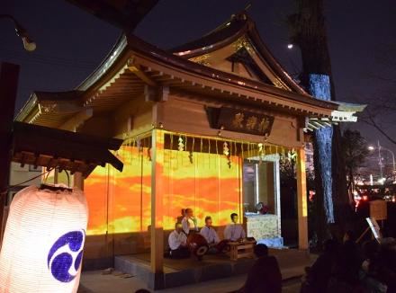 松戸神社での投影の様子