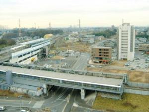 東松戸駅外観と周辺の写真