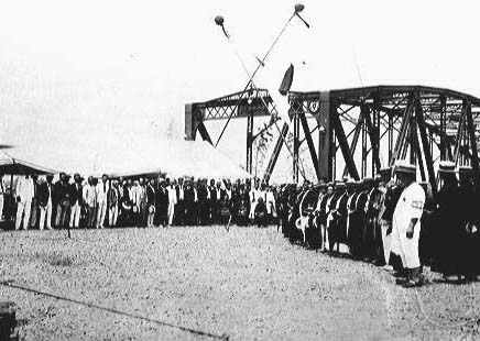 昭和2年、鉄橋の葛飾橋開通式の写真