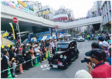 西口地下駐車場で展示していたクラシックカー