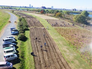 令和3年度のポピー種まきの様子