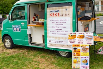 かわいい緑色のキッチンカー