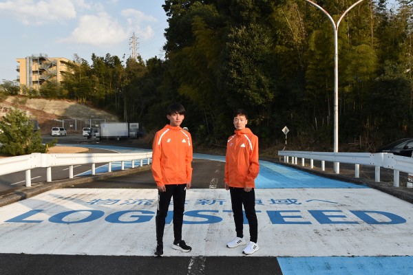 富田選手と牟田選手の写真