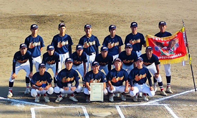 優勝旗を掲げる松戸BC