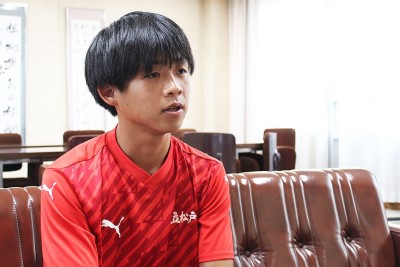 インタビューに答える森田選手