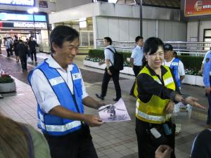 松戸駅西口デッキ啓発活動