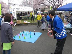 第35回六実桜まつり　輪投げ体験