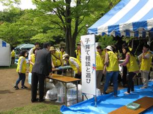 第44回松戸市こども祭り　市長が関係者へ挨拶する様子