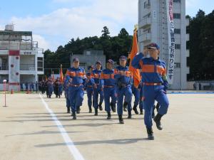 松戸市消防団夏季特別訓練大会入場行進の様子