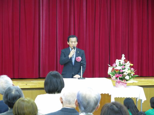 杉の子放課後児童クラブ創立50周年記念式典市長祝辞の様子