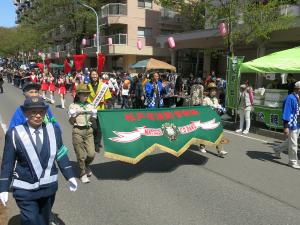松戸市制施行75周年記念 第37回六実桜まつり市長と北翔海莉様とのパレードの様子