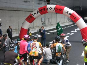 東京外かん「松戸インターチェンジ」開通プレイベント「GAIGANサイクリング」開始前市長挨拶の様子