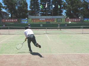 NPO法人松戸市テニス協会　TOGAKUまつど女子オープンテニス2018市長始球式の様子