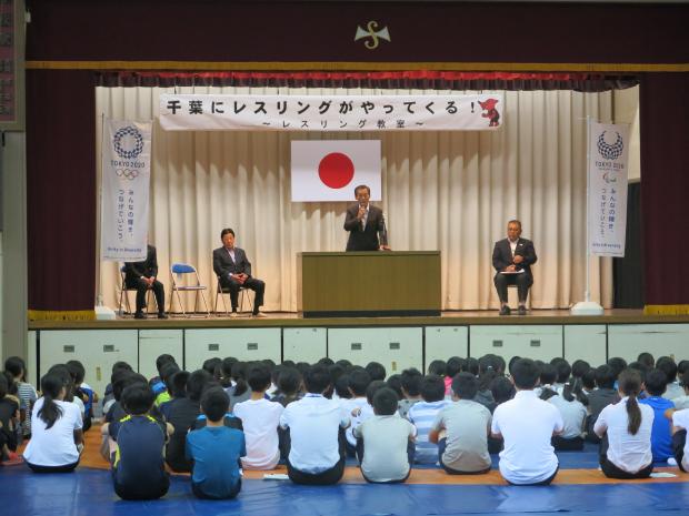 レスリング学校訪問プロジェクト市長挨拶の様子