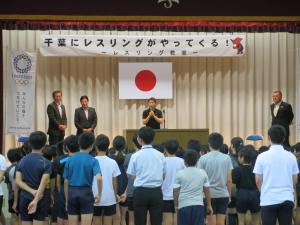 レスリング学校訪問プロジェクト　吉田沙保里選手挨拶の様子