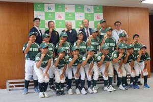 全日本小学生男子ソフトボール大会出場 「松戸JSLグリーンレイズ」表敬訪問の様子