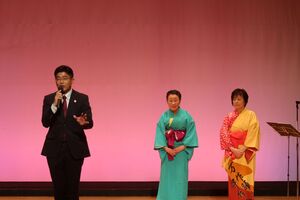 万作踊りの様子