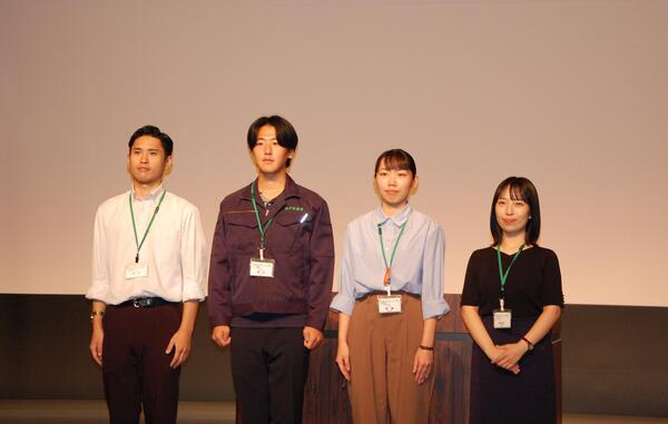 先輩職員集合写真