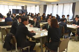 先輩職員との懇談